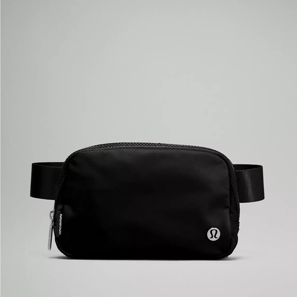 lululemon athletica Handbags - Lululemon Everywhere Belt Bag 1L